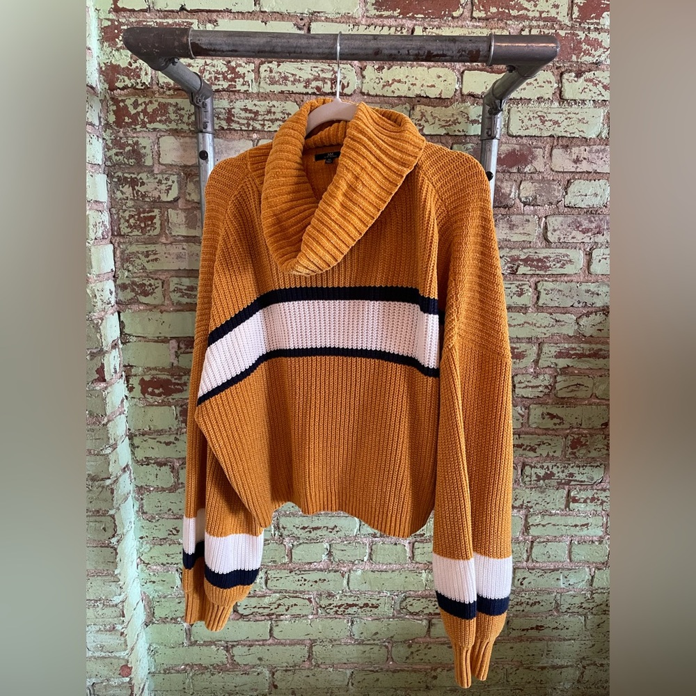 Oversized loose turtleneck sweater. Never worn, super soft!!
